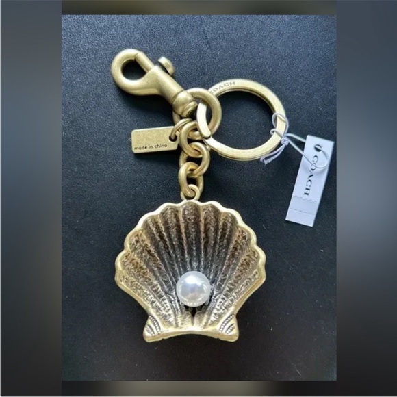 Coach Metallic Gold Shell Key Chain Key Charm - Picture 2 of 2